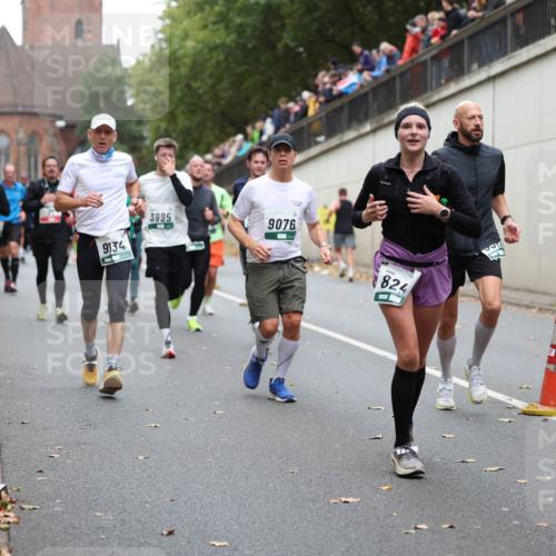 05.10.2025 - 20. swb-Marathon Bremen Michael Strokosch http://msf.ph/oto/9221470 05.10.2025 12:54:56 Laufen 7260, 9134, 3995, 9076, 824 meine-sportfotos.de