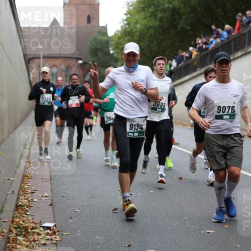 05.10.2025 - 20. swb-Marathon Bremen Michael Strokosch http://msf.ph/oto/9221473 05.10.2025 12:54:57 Laufen 7260, 71, 585, 9134, 39, 95, 9076, 111 meine-sportfotos.de