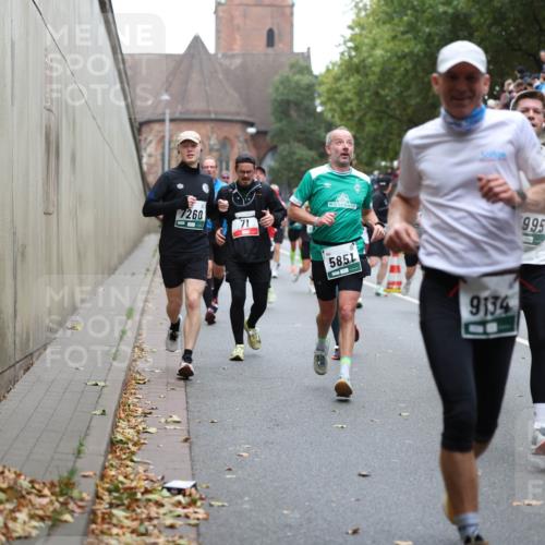 05.10.2025 - 20. swb-Marathon Bremen Michael Strokosch http://msf.ph/oto/9221474 05.10.2025 12:54:58 Laufen 7260, 71, 5851, 9134, 995, 76 meine-sportfotos.de