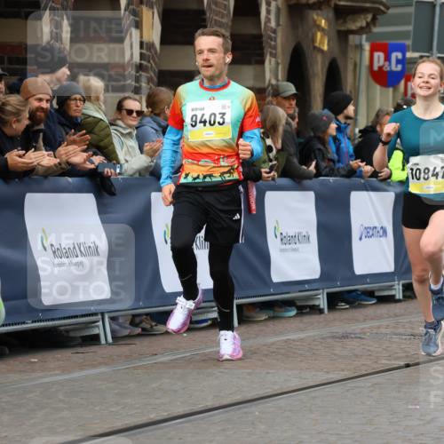 05.10.2025 - 20. swb-Marathon Bremen Strokosch-Dieckow http://msf.ph/oto/9221475 05.10.2025 10:39:07 Ziel 9403, 10847, 11594 meine-sportfotos.de