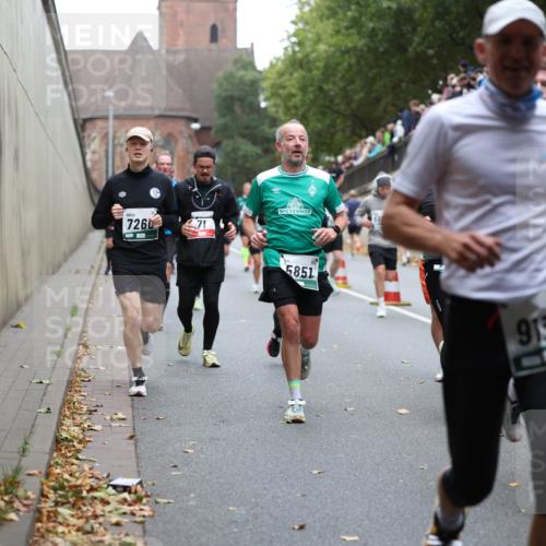 05.10.2025 - 20. swb-Marathon Bremen Michael Strokosch http://msf.ph/oto/9221476 05.10.2025 12:54:58 Laufen 7260, 5851, 9134, 7638 meine-sportfotos.de