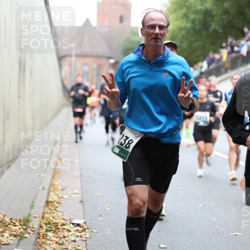 05.10.2025 - 20. swb-Marathon Bremen Michael Strokosch http://msf.ph/oto/9221484 05.10.2025 12:55:02 Laufen 138, 3413, 90, 71 meine-sportfotos.de