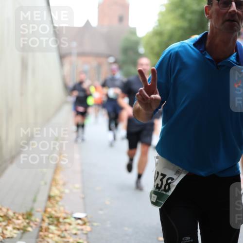05.10.2025 - 20. swb-Marathon Bremen Michael Strokosch http://msf.ph/oto/9221485 05.10.2025 12:55:03 Laufen 38 meine-sportfotos.de