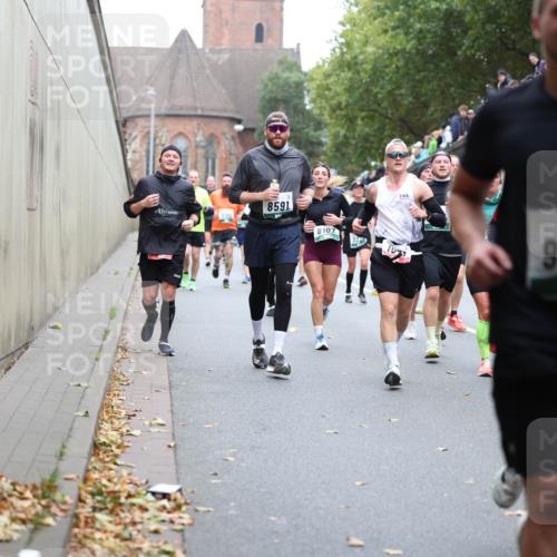 05.10.2025 - 20. swb-Marathon Bremen Michael Strokosch http://msf.ph/oto/9221489 05.10.2025 12:55:05 Laufen 8591, 8107, 9127, 37 meine-sportfotos.de