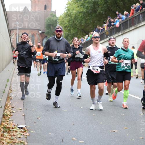05.10.2025 - 20. swb-Marathon Bremen Michael Strokosch http://msf.ph/oto/9221492 05.10.2025 12:55:06 Laufen 859, 1971, 3183, 202 meine-sportfotos.de