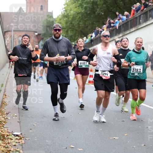 05.10.2025 - 20. swb-Marathon Bremen Michael Strokosch http://msf.ph/oto/9221494 05.10.2025 12:55:06 Laufen 8107, 3202, 3183 meine-sportfotos.de