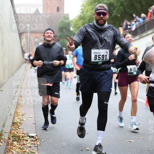 05.10.2025 - 20. swb-Marathon Bremen Michael Strokosch http://msf.ph/oto/9221496 05.10.2025 12:55:07 Laufen 8591, 8107 meine-sportfotos.de