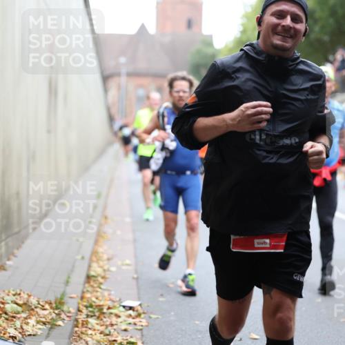 05.10.2025 - 20. swb-Marathon Bremen Michael Strokosch http://msf.ph/oto/9221500 05.10.2025 12:55:08 Laufen  meine-sportfotos.de