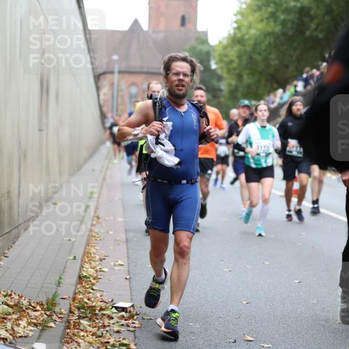 05.10.2025 - 20. swb-Marathon Bremen Michael Strokosch http://msf.ph/oto/9221501 05.10.2025 12:55:09 Laufen 3130, 1197 meine-sportfotos.de