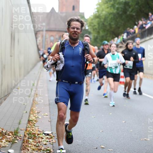 05.10.2025 - 20. swb-Marathon Bremen Michael Strokosch http://msf.ph/oto/9221503 05.10.2025 12:55:09 Laufen 3130, 7857 meine-sportfotos.de