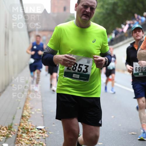 05.10.2025 - 20. swb-Marathon Bremen Michael Strokosch http://msf.ph/oto/9221507 05.10.2025 12:55:12 Laufen 2853, 6909, 07908, 5196 meine-sportfotos.de