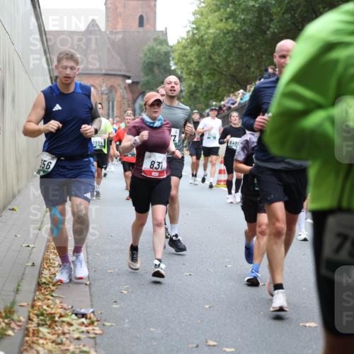 05.10.2025 - 20. swb-Marathon Bremen Michael Strokosch http://msf.ph/oto/9221511 05.10.2025 12:55:14 Laufen 356, 2994, 8, 31, 646, 7950 meine-sportfotos.de