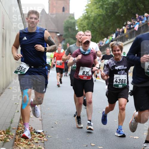 05.10.2025 - 20. swb-Marathon Bremen Michael Strokosch http://msf.ph/oto/9221512 05.10.2025 12:55:14 Laufen 1356, 84, 8, 831, 4368 meine-sportfotos.de