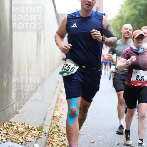 05.10.2025 - 20. swb-Marathon Bremen Michael Strokosch http://msf.ph/oto/9221514 05.10.2025 12:55:15 Laufen 356, 831, 43 meine-sportfotos.de
