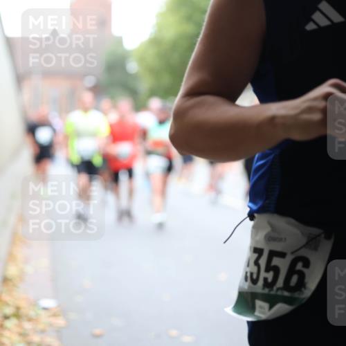 05.10.2025 - 20. swb-Marathon Bremen Michael Strokosch http://msf.ph/oto/9221515 05.10.2025 12:55:16 Laufen 09083, 356 meine-sportfotos.de