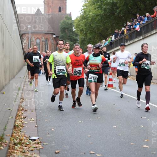 05.10.2025 - 20. swb-Marathon Bremen Michael Strokosch http://msf.ph/oto/9221516 05.10.2025 12:55:17 Laufen 6132, 2994, 6430, 4023, 3422, 6468 meine-sportfotos.de