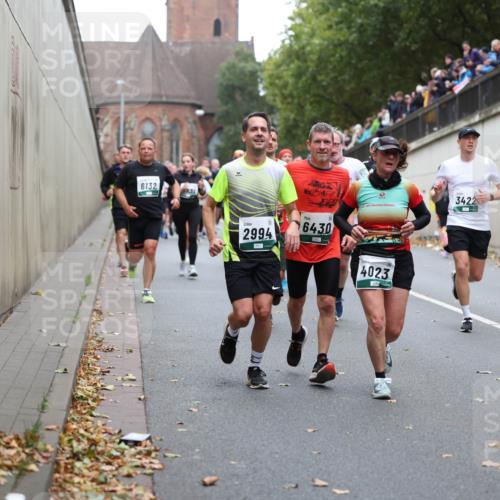 05.10.2025 - 20. swb-Marathon Bremen Michael Strokosch http://msf.ph/oto/9221519 05.10.2025 12:55:17 Laufen 6132, 2994, 6430, 4023, 3422, 468 meine-sportfotos.de