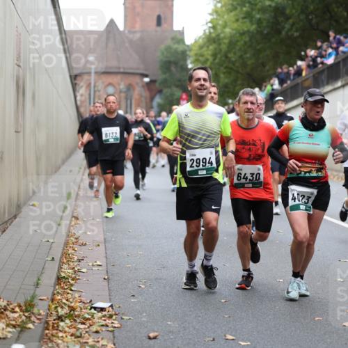 05.10.2025 - 20. swb-Marathon Bremen Michael Strokosch http://msf.ph/oto/9221520 05.10.2025 12:55:18 Laufen 6132, 2994, 6430, 4023, 3422, 6 meine-sportfotos.de