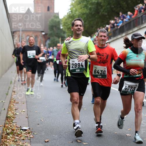 05.10.2025 - 20. swb-Marathon Bremen Michael Strokosch http://msf.ph/oto/9221522 05.10.2025 12:55:18 Laufen 6132, 20, 2994, 6430, 4023, 422 meine-sportfotos.de