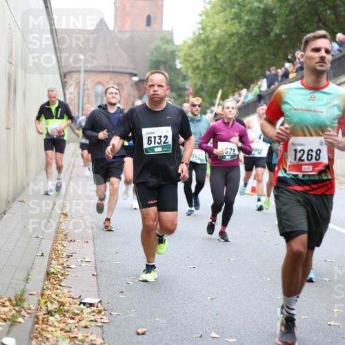 05.10.2025 - 20. swb-Marathon Bremen Michael Strokosch http://msf.ph/oto/9221523 05.10.2025 12:55:20 Laufen 6132, 578, 905, 3523, 1268, 5 meine-sportfotos.de