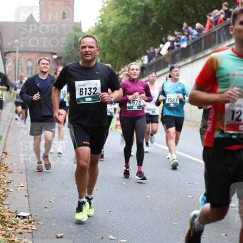 05.10.2025 - 20. swb-Marathon Bremen Michael Strokosch http://msf.ph/oto/9221524 05.10.2025 12:55:21 Laufen 40, 6132, 4578, 905, 5587, 1268 meine-sportfotos.de