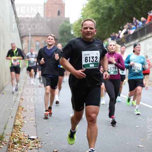 05.10.2025 - 20. swb-Marathon Bremen Michael Strokosch http://msf.ph/oto/9221526 05.10.2025 12:55:21 Laufen 6132, 5582, 4578 meine-sportfotos.de