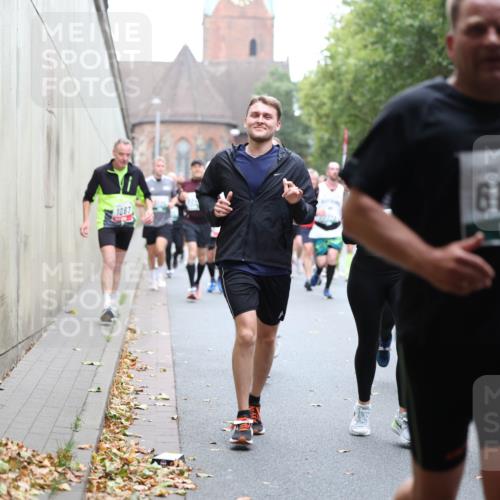 05.10.2025 - 20. swb-Marathon Bremen Michael Strokosch http://msf.ph/oto/9221527 05.10.2025 12:55:22 Laufen 1087, 6132 meine-sportfotos.de