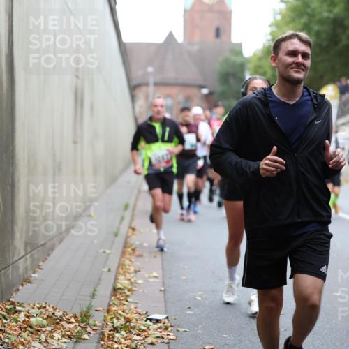 05.10.2025 - 20. swb-Marathon Bremen Michael Strokosch http://msf.ph/oto/9221529 05.10.2025 12:55:23 Laufen 663, 206 meine-sportfotos.de