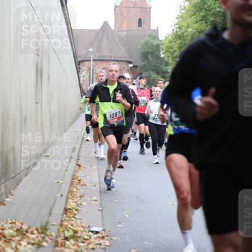 05.10.2025 - 20. swb-Marathon Bremen Michael Strokosch http://msf.ph/oto/9221530 05.10.2025 12:55:23 Laufen 1087, 394, 37 meine-sportfotos.de