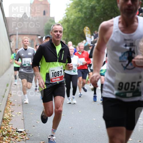 05.10.2025 - 20. swb-Marathon Bremen Michael Strokosch http://msf.ph/oto/9221533 05.10.2025 12:55:25 Laufen 3135, 1087, 00099, 1651, 9055 meine-sportfotos.de