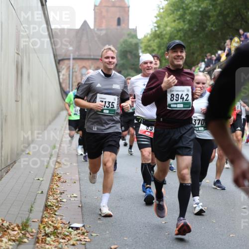 05.10.2025 - 20. swb-Marathon Bremen Michael Strokosch http://msf.ph/oto/9221535 05.10.2025 12:55:26 Laufen 564, 8942, 135, 05, 370, 10 meine-sportfotos.de
