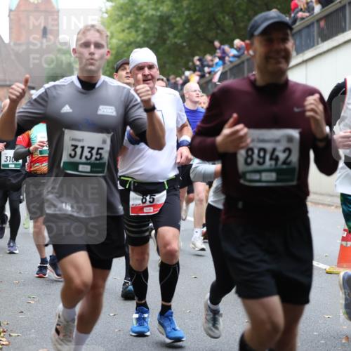 05.10.2025 - 20. swb-Marathon Bremen Michael Strokosch http://msf.ph/oto/9221539 05.10.2025 12:55:27 Laufen 56, 310, 3135, 85, 8942, 7772 meine-sportfotos.de