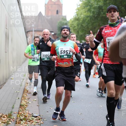 05.10.2025 - 20. swb-Marathon Bremen Michael Strokosch http://msf.ph/oto/9221542 05.10.2025 12:55:28 Laufen 3105, 5643, 595, 6, 90 meine-sportfotos.de