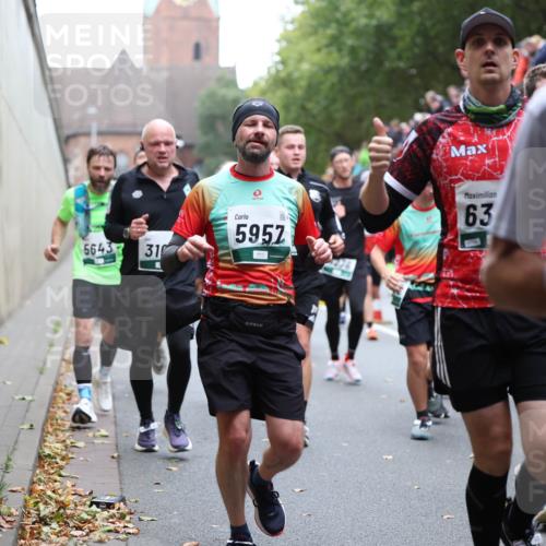 05.10.2025 - 20. swb-Marathon Bremen Michael Strokosch http://msf.ph/oto/9221543 05.10.2025 12:55:28 Laufen 5643, 31, 5957, 63 meine-sportfotos.de