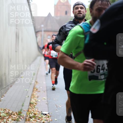 05.10.2025 - 20. swb-Marathon Bremen Michael Strokosch http://msf.ph/oto/9221550 05.10.2025 12:55:30 Laufen 643, 310 meine-sportfotos.de