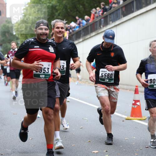 05.10.2025 - 20. swb-Marathon Bremen Michael Strokosch http://msf.ph/oto/9221556 05.10.2025 12:55:32 Laufen 5760, 953, 13, 5560, 9030 meine-sportfotos.de