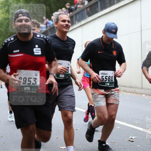 05.10.2025 - 20. swb-Marathon Bremen Michael Strokosch http://msf.ph/oto/9221559 05.10.2025 12:55:33 Laufen 5760, 953, 5560, 9030 meine-sportfotos.de