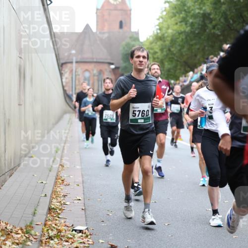 05.10.2025 - 20. swb-Marathon Bremen Michael Strokosch http://msf.ph/oto/9221560 05.10.2025 12:55:33 Laufen 2509, 5760, 895 meine-sportfotos.de