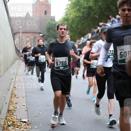 05.10.2025 - 20. swb-Marathon Bremen Michael Strokosch http://msf.ph/oto/9221562 05.10.2025 12:55:34 Laufen 2509, 5760, 0034, 72, 508 meine-sportfotos.de