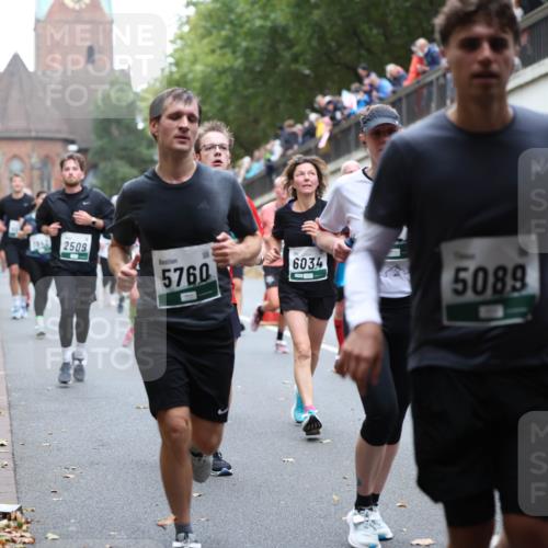 05.10.2025 - 20. swb-Marathon Bremen Michael Strokosch http://msf.ph/oto/9221563 05.10.2025 12:55:34 Laufen 2509, 5760, 6034, 5089 meine-sportfotos.de
