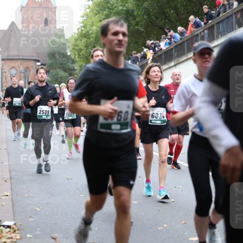 05.10.2025 - 20. swb-Marathon Bremen Michael Strokosch http://msf.ph/oto/9221564 05.10.2025 12:55:34 Laufen 4523, 2509, 560, 60, 6034, 5089 meine-sportfotos.de