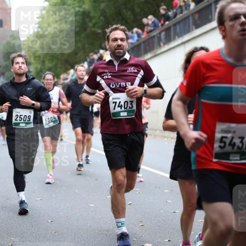 05.10.2025 - 20. swb-Marathon Bremen Michael Strokosch http://msf.ph/oto/9221570 05.10.2025 12:55:35 Laufen 85, 1860, 2509, 5604, 7403, 5436 meine-sportfotos.de