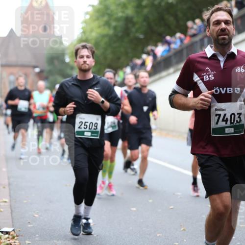 05.10.2025 - 20. swb-Marathon Bremen Michael Strokosch http://msf.ph/oto/9221572 05.10.2025 12:55:36 Laufen 2509, 1860, 7403 meine-sportfotos.de