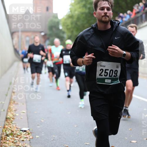05.10.2025 - 20. swb-Marathon Bremen Michael Strokosch http://msf.ph/oto/9221574 05.10.2025 12:55:37 Laufen 2509 meine-sportfotos.de