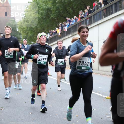 05.10.2025 - 20. swb-Marathon Bremen Michael Strokosch http://msf.ph/oto/9221579 05.10.2025 12:55:38 Laufen 4523, 2255, 7006, 7842, 5604 meine-sportfotos.de