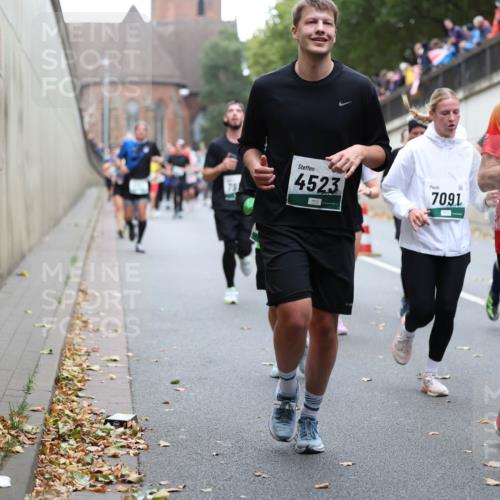 05.10.2025 - 20. swb-Marathon Bremen Michael Strokosch http://msf.ph/oto/9221583 05.10.2025 12:55:40 Laufen 4523, 20, 7091, 660 meine-sportfotos.de