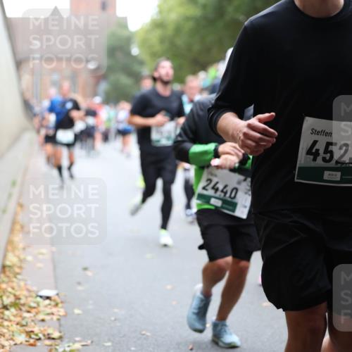 05.10.2025 - 20. swb-Marathon Bremen Michael Strokosch http://msf.ph/oto/9221584 05.10.2025 12:55:41 Laufen 2440, 4523, 7091 meine-sportfotos.de