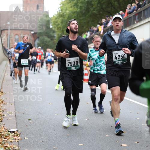05.10.2025 - 20. swb-Marathon Bremen Michael Strokosch http://msf.ph/oto/9221585 05.10.2025 12:55:42 Laufen 9152, 7938, 4250, 2440 meine-sportfotos.de