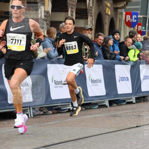 05.10.2025 - 20. swb-Marathon Bremen Strokosch-Dieckow http://msf.ph/oto/9221586 05.10.2025 10:39:22 Ziel 7111, 9239, 9863, 10908, 11067, 11343 meine-sportfotos.de