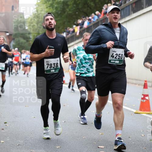 05.10.2025 - 20. swb-Marathon Bremen Michael Strokosch http://msf.ph/oto/9221587 05.10.2025 12:55:42 Laufen 9152, 7938, 4250 meine-sportfotos.de